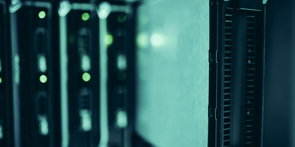 闪连VPN 扩容后机房内运行中的服务器机架